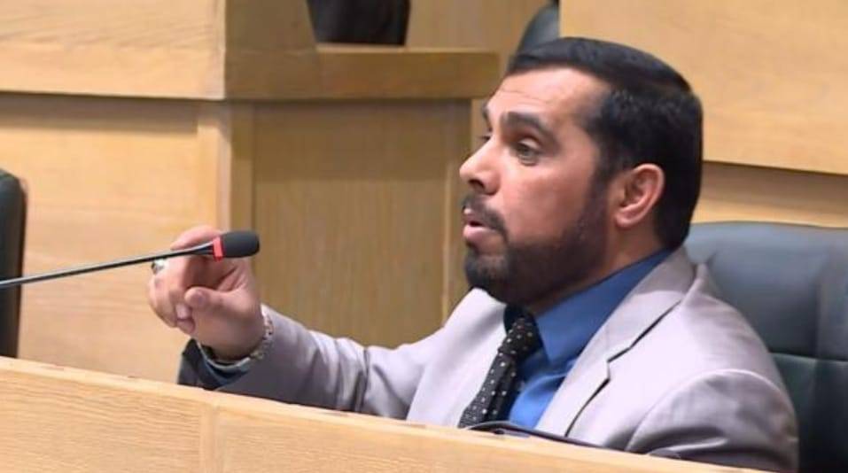 المشاقبة يستقيل من لجنة الإعلام النيابية