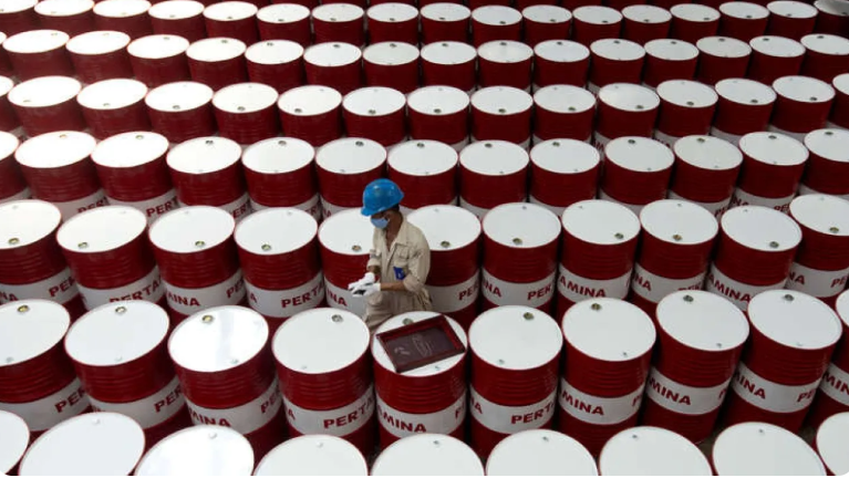 بزيادة 5 أضعاف ..  السعودية تصدر 4 ملايين برميل نفط يومياً عبر ميناء ينبع