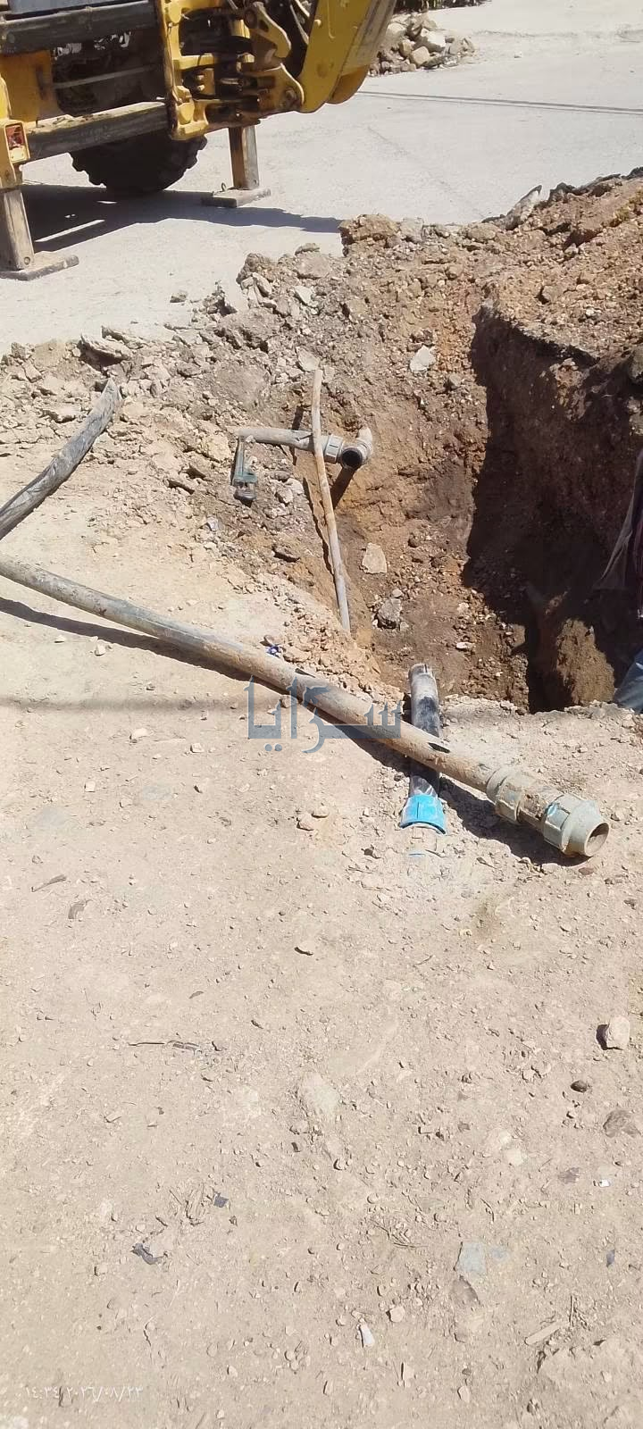 أهالي الحمة الأردنية يطالبون سلطة مياه اليرموك بحل مشكلة خط المياه في شارع البير ..  صور