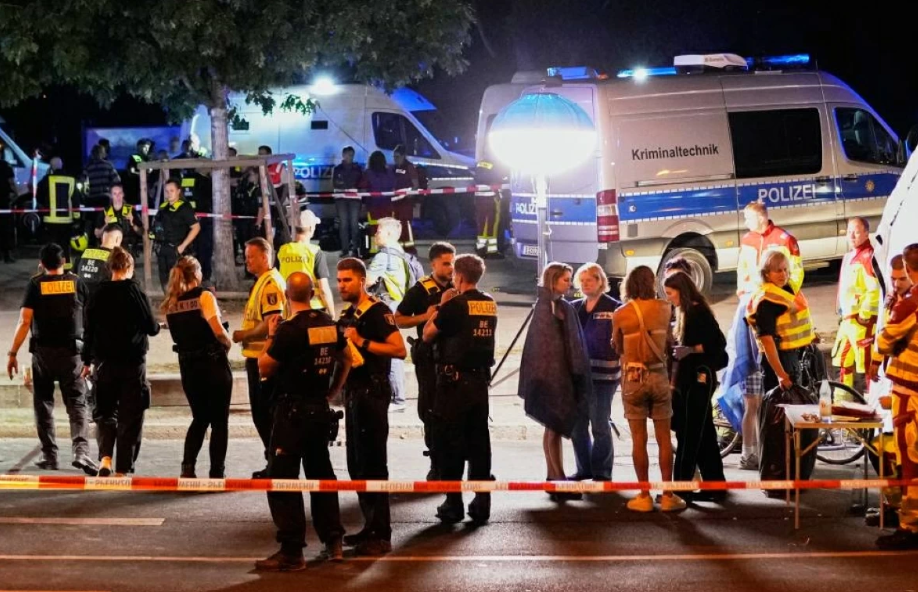 قتيل و16 مصاباً إثر دهس سيارة حشداً في برلين