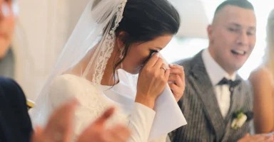 تزوجت رغماً عن والدي فساءت علاقتي بعائلتي، فكيف أصلحها؟