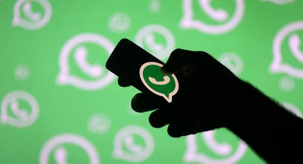 رسالة بالخطأ على "واتساب" تتسبب في زواجهما