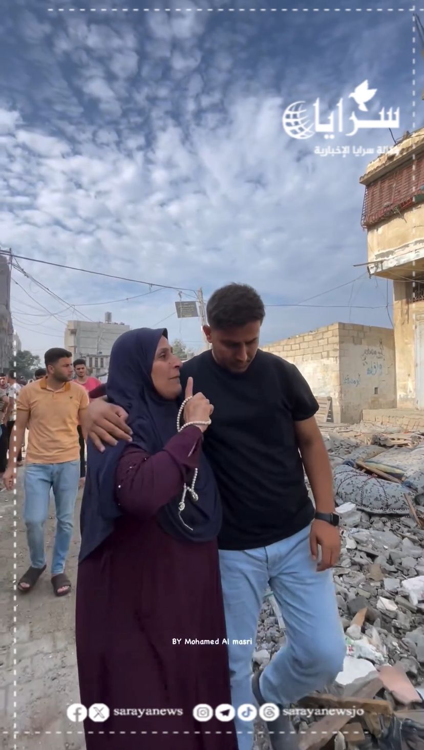 "بدي منك تفضحهم يمّا" ..  هذا ما قالته والدة الناشط الفلسطيني أحمد حجازي بعد استهداف الاحتلال لمنزلهم في غزة