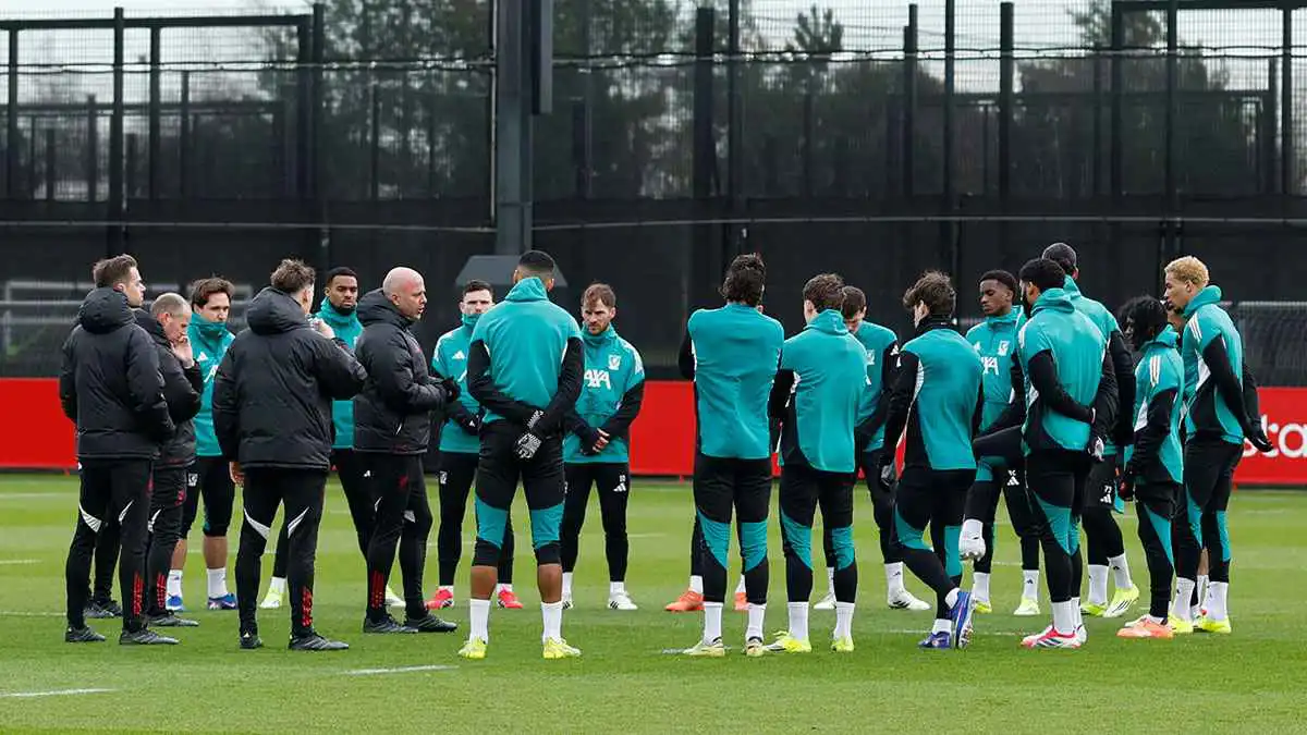 محبط للغاية ..  نجم ليفربول يطلب الرحيل 