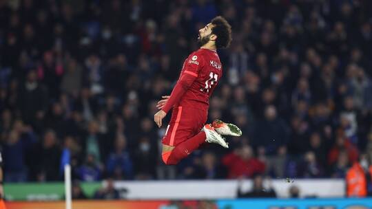 صلاح يخوض غمار كأس أمم إفريقيا بحذاء "ذهبي" خاص ..  فيديو