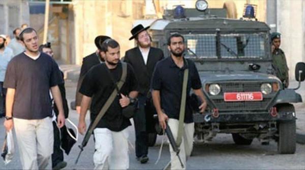 مستوطنون يعتدون على ممتلكات فلسطينيين في الخليل ونابلس ورام الله