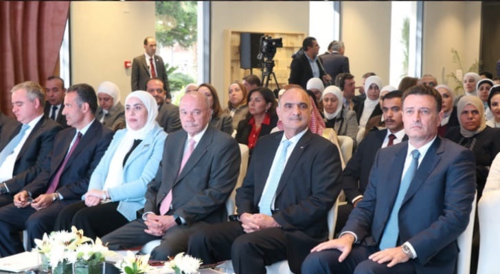  الحكومة: الأردن يسير على طريق التقدم والازدهار ولا مجال للنظر إلى الخلف