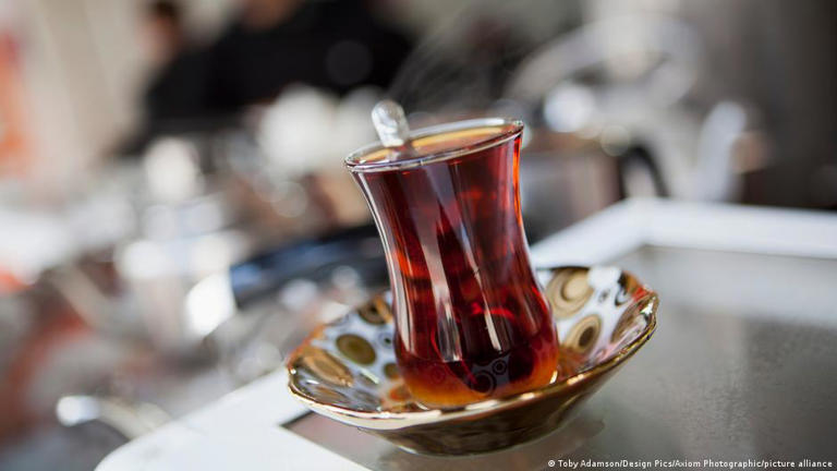 مشروبات تحدّ من أضرار الجلوس الطويل على الأوعية الدموية