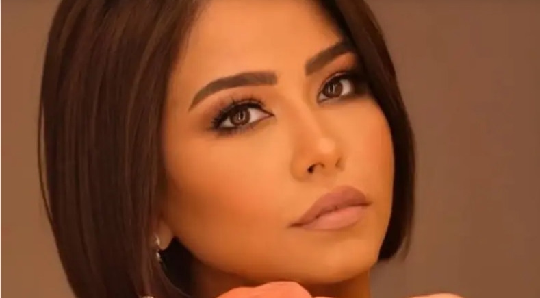 "أزمة صحية وراء غنائها بلاي باك" ..  مصدر مقرب من شيرين يوضح