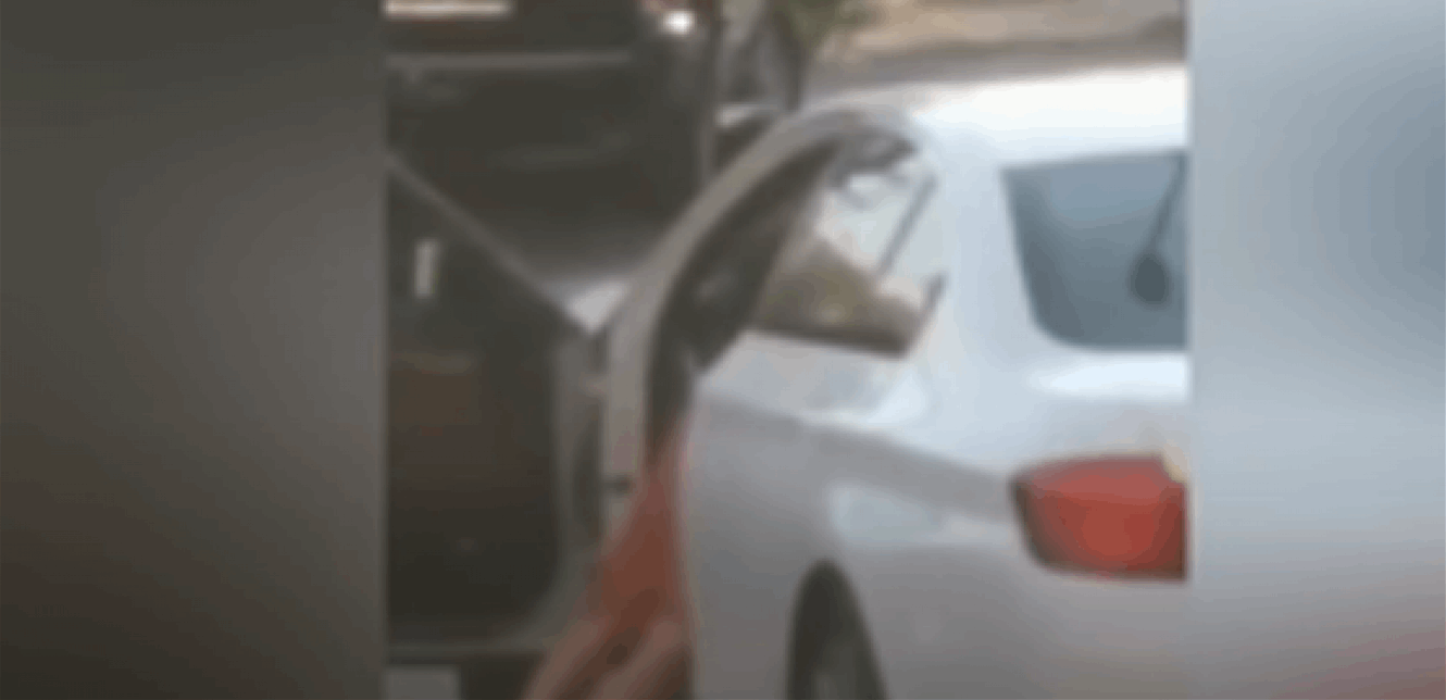 ضبط شاب "عربي" و فتاة بأوضاع مخلّة للآداب بالشارع و هاشتاغ "بي إم أبيض" يُشعل مواقع التواصل