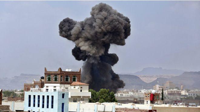 مقتل 28 شخصا على الأقل بتفجيرين في صنعاء