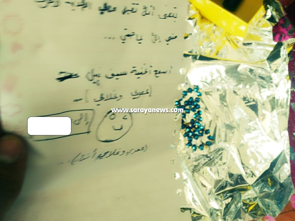 بالصور  ..  عمان : طالبة مدرسة أساسية تهدي شاب رسالة حب وتقول له  ..  