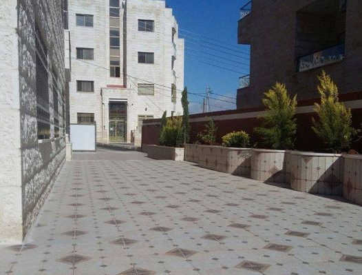  شقة مع حديقة واسعة جديدة للبيع من المالك مباشرة