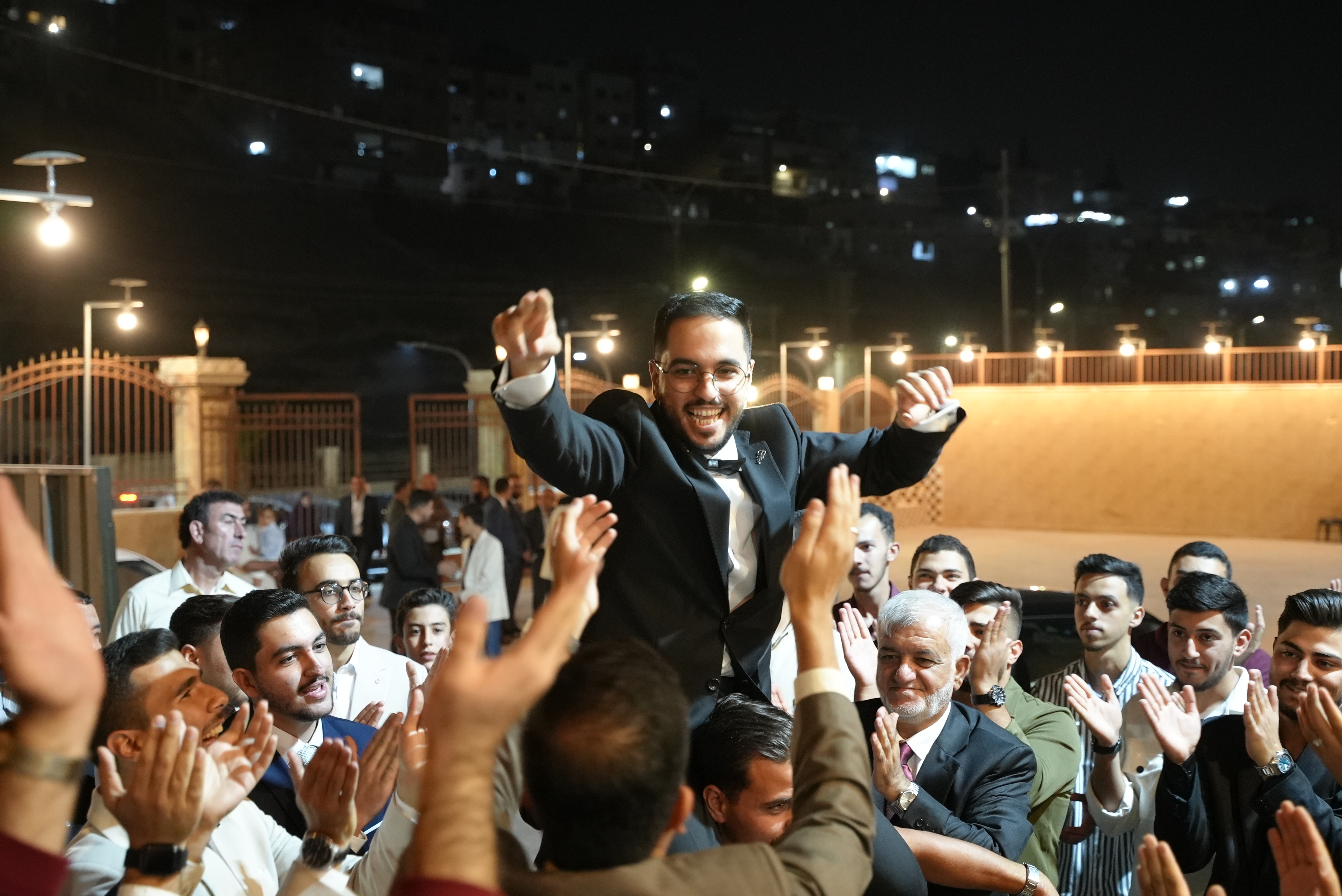 "عبادة يحيى" يدخل القفص الذهبي ..  مُبارك