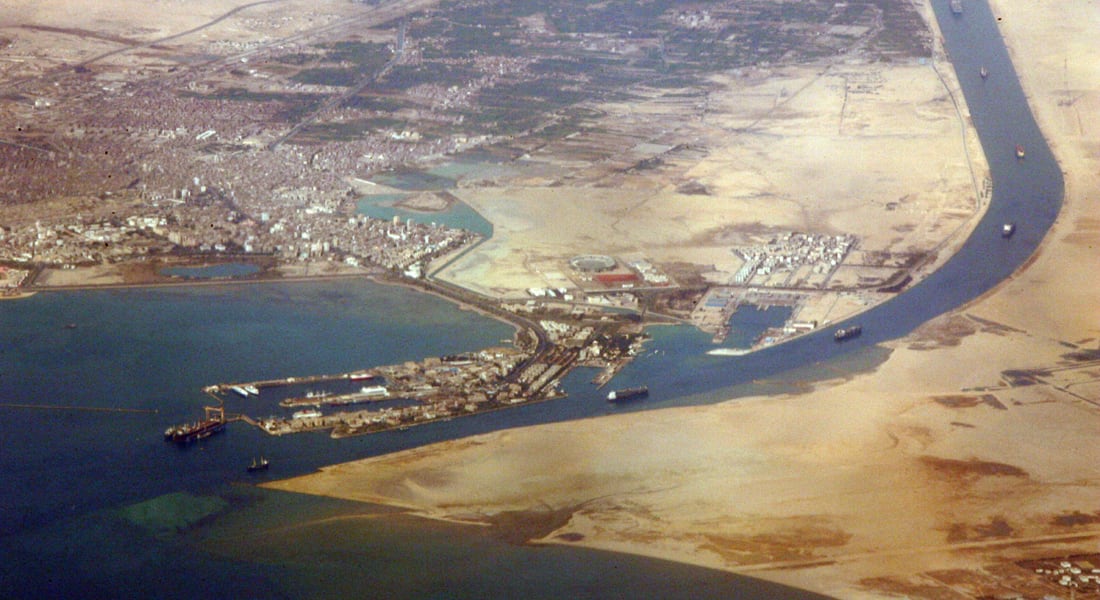 صحفي إسرائيلي يستفز المصريين: أعطونا قناة السويس ونتكفل بديونكم!  