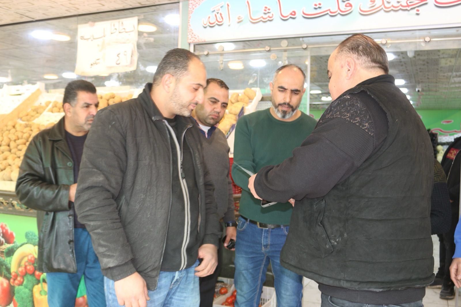 بلدية الزرقاء تبدأ بتقديم خدمات الترخيص المتنقل للمنشآت التجارية