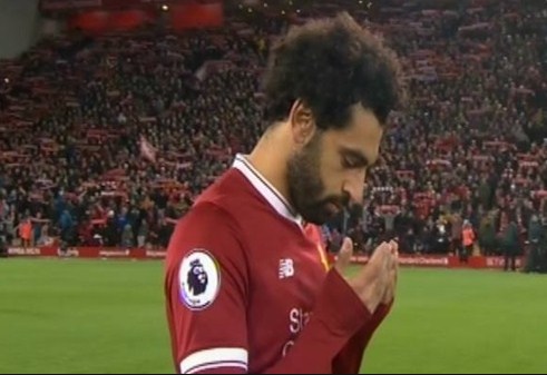 هذه "طقوس" محمد صلاح قبل نزوله الملعب  ..  تفاصيل