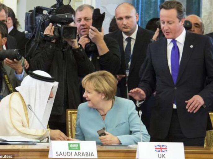 كاميرون "يزيح" مستشارة ألمانيا من جاره السعودي (صورة)