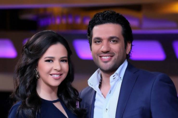بالفيديو ..  هذا ما فعلته إيمي سمير غانم مع حماتها ليلة زفافها لحسن الرداد