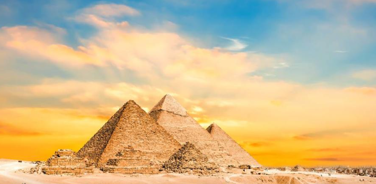 بالصور  ..  أهم النصائح السياحية عند زيارة الأهرامات
