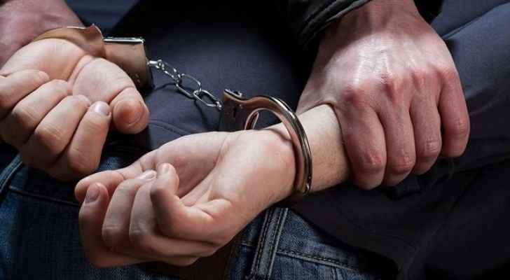  القبض على (26) مطلوبا بقضايا مختلفة أبرزهم شخص بحقه (4) طلبات بقيمة مليون و١١٦ ألف دينار