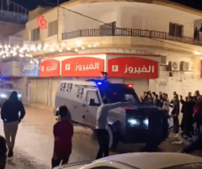 بعد "مداهمة الرمثا" ..  خبير جرائم ينتقد "التصوير" وسط إطلاق النار ويحذر الأردنيين