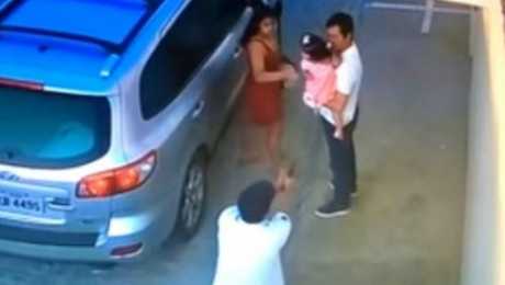 بالفيديو ..  شاهد عملية اغتيال ب5 رصاصات في الرأس لمحام برازيلي أمام عائلته