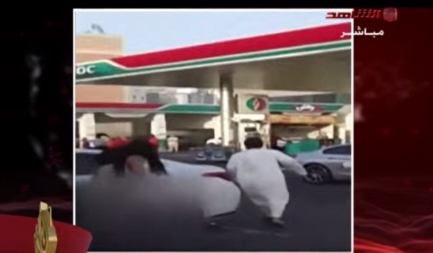 بالفيديو ..   4 نساء مخمورات يهاجمن سائقاً في دبي !