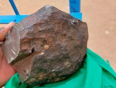 أردني يعرض نيزك يزن 6 كغم للبيع