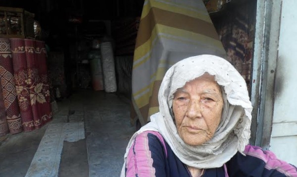 حكاية  "الحجة فتحية" مكافحة فلسطينية من غزة (صورة)