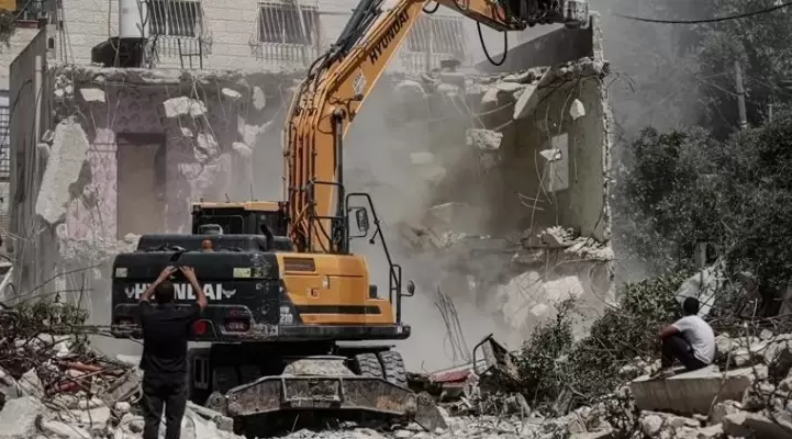 الاحتلال يخطر بهدم 30 منزلا شرق القدس ضمن مخطط التوسع الاستيطاني