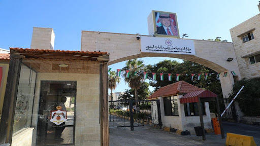 أهالي طلبة القبول الموحد يناشدون بتقسيط رسوم الفصل الأول: أعباء مالية متزايدة