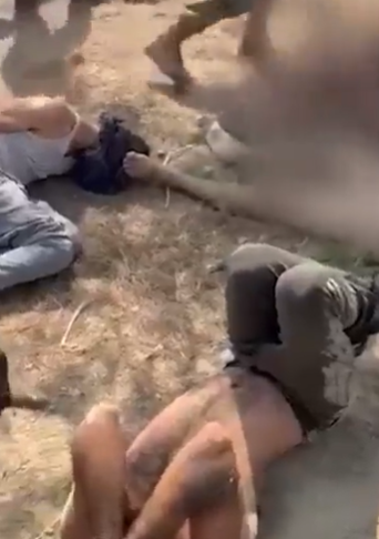 بالفيديو  ..  "مشاهد قاسية ..  جيش الاحتلال ينكّل بمعتقلين فلسطينيين من الضفة الغربية"