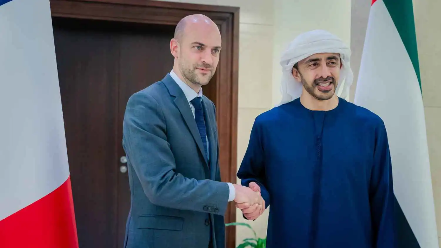 عبدالله بن زايد ووزير الخارجية الفرنسي يبحثان التطورات الإقليمية 