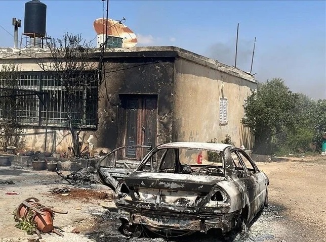 الضفة ..  مستوطنون إسرائيليون يحرقون 4 مساكن فلسطينية