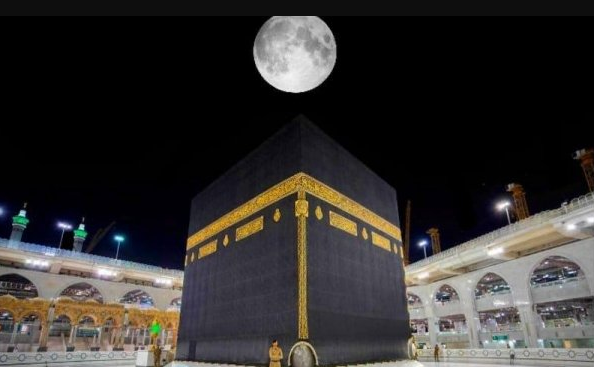 الليلة  ..  ظاهرة فلكية تحدث لأول مرة هذا العام فوق الكعبة  ..  تفاصيل