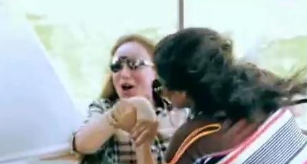 ريهام سعيد تتلقى علقة ساخنة من سما المصري ..  فيديو
