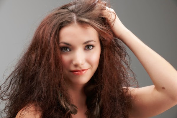 نصائح مهمة لعلاج تقصف وجفاف الشعر