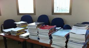 شكاوى من نقص الكتب المدرسية للطلاب والتربية  .. لا نقص في الكتب 