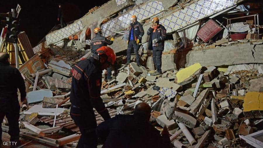 ارتفاع حصيلة ضحايا زلزال تركيا "المدمر" و البحث مستمر عن مفقودين تحت الأنقاض