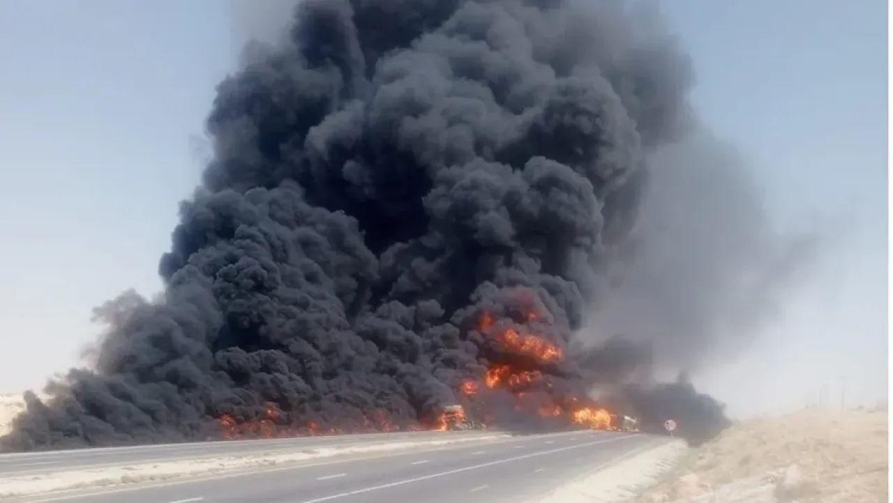 الأمن العام: خطأ مروري وراء احتراق صهريج و3 شاحنات على الصحراوي