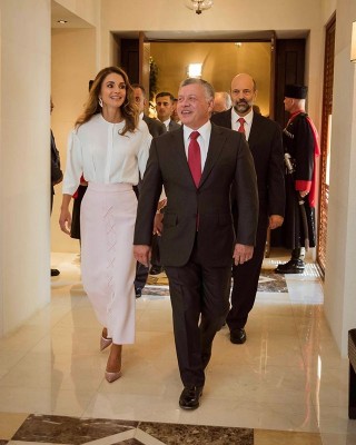 الملك والملكة  يغادران ارض الوطن إلى مصر