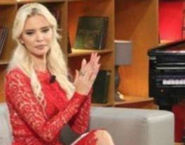 هذه ليست إيفانكا ترامب بل إعلامية عربية مشهورة ..  خمنوا من هي؟