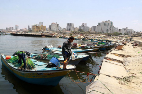 قوات الاحتلال تُفرج عن صياديْن شقيقيْن تم اعتقالهما أمس 