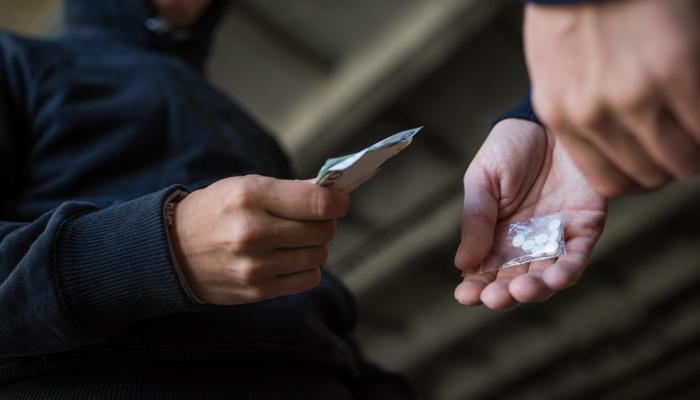 ضبط نائب بالجرم المشهود خلال شرائه المخدرات  ..  تفاصيل