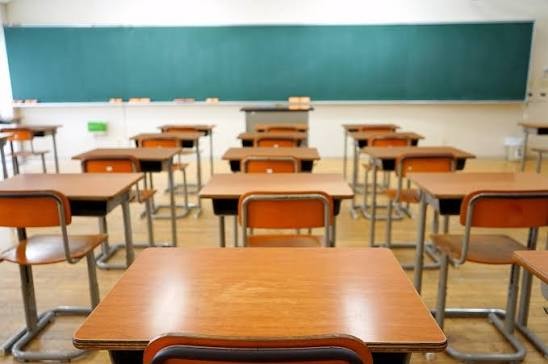 أهالي لواء المزار الجنوبي يناشدون إعادة شمول مدرستي مجرا الثانوية بالمكرمة الملكية