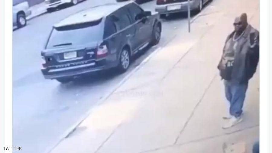 بالفيديو ..  لحظة مقتل مغني راب بأحد شوارع أمريكا بإطلاق النار عليه من مسافة "صفر"  ..  مشاهد مروعة