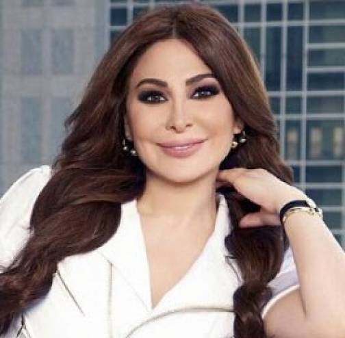 صورة ..   معجب يحفر اسم إليسا على رأسه