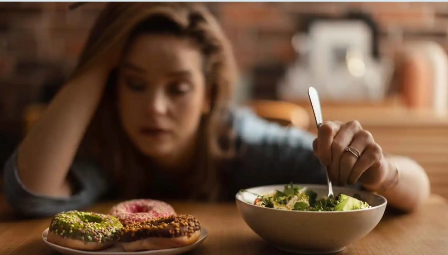 "سعادة الأمعاء" ..  هكذا يؤثر غذاؤك على مزاجك وصحتك النفسية