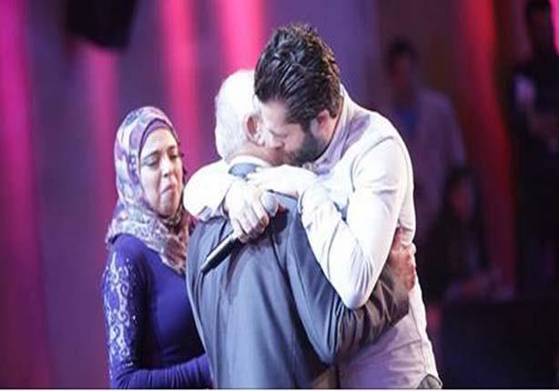 بالصور- متسابق سوري يٌبكي إليسا وXfactor يلّم شمله بعائلته